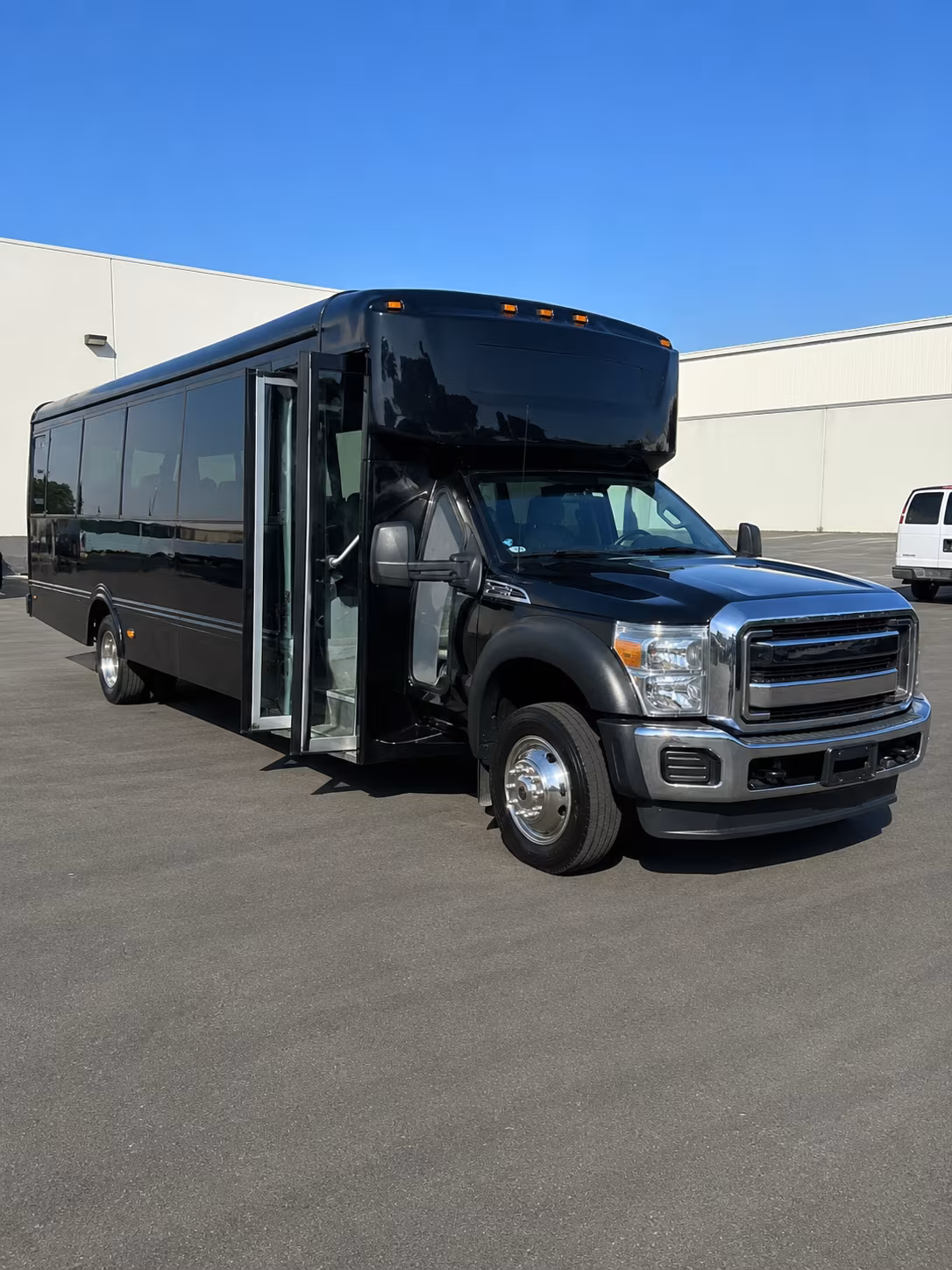 Clovis Winery Tour & Pub Crawl Transportation