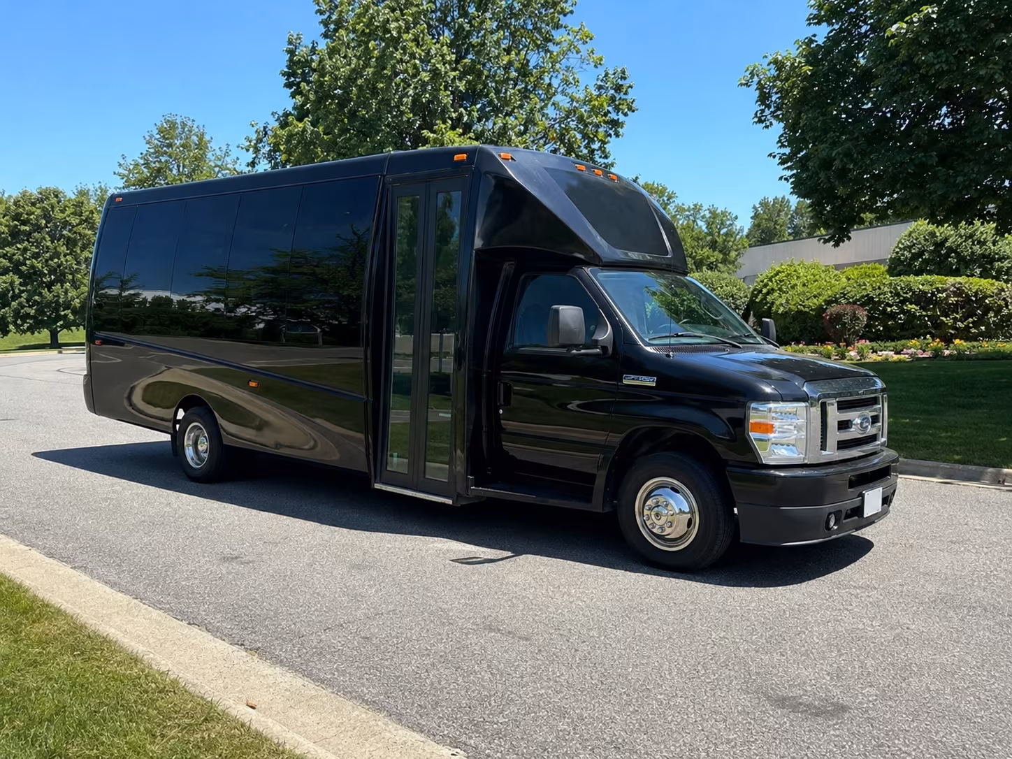 Fresno Winery Tour & Pub Crawl Transportation party bus exterior