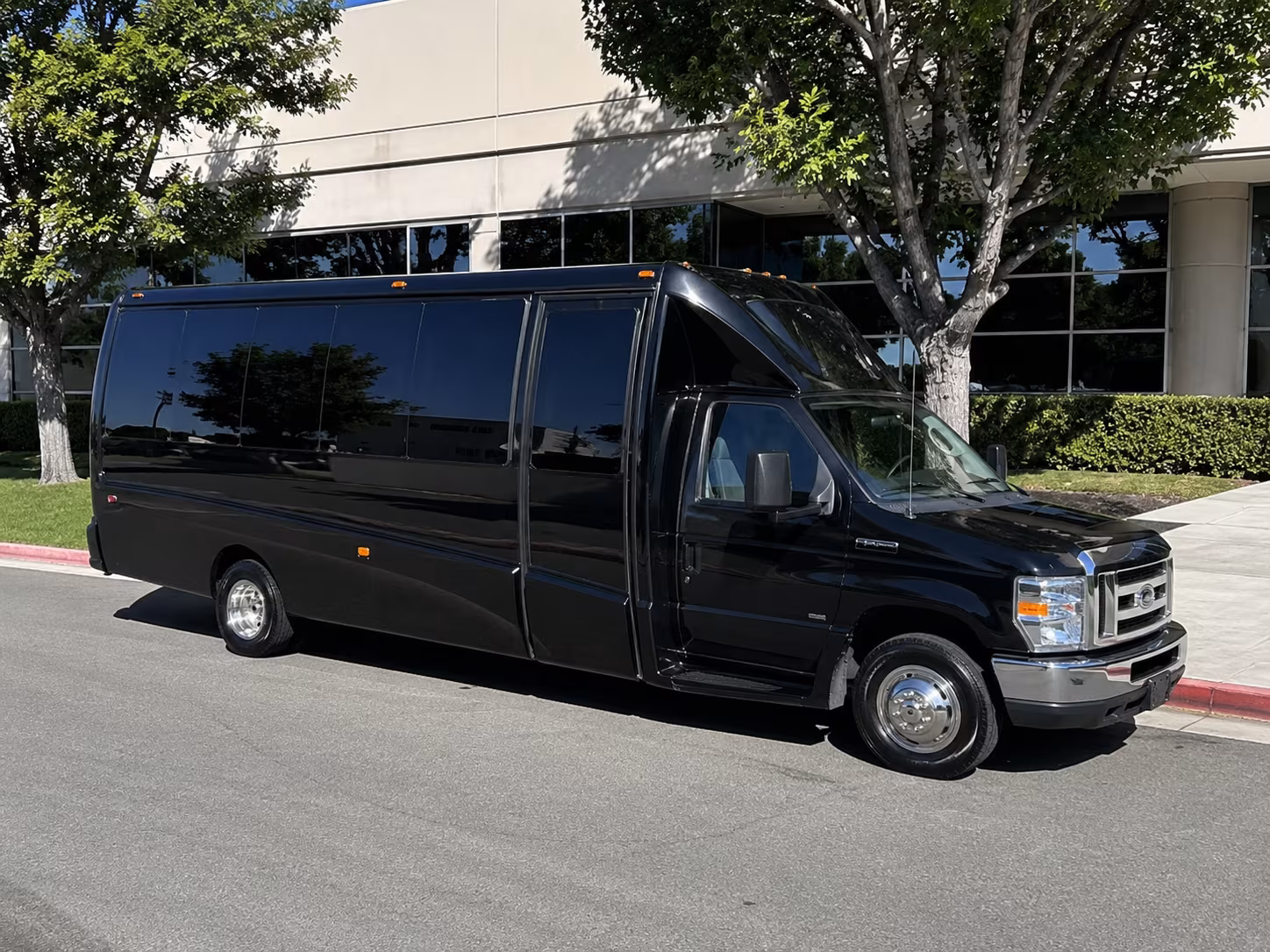 Fresno Winery Tour & Pub Crawl Transportation party bus exterior