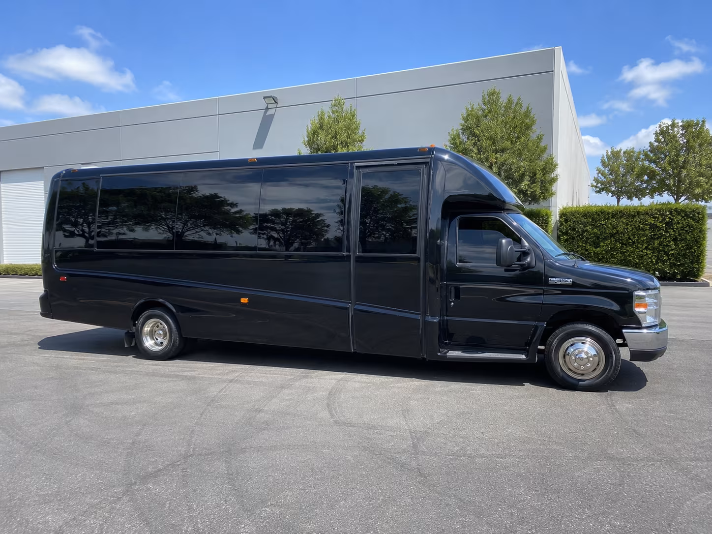 Fresno Winery Tour & Pub Crawl Transportation